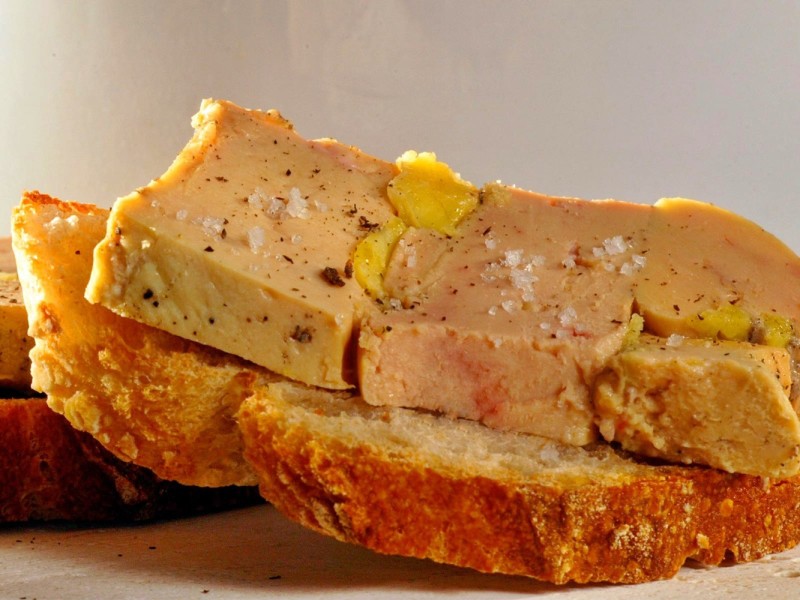 causse-Foie-gras-on-pain-de-campagne-CRT-Midi-Pyrenees-D.Viet-si1