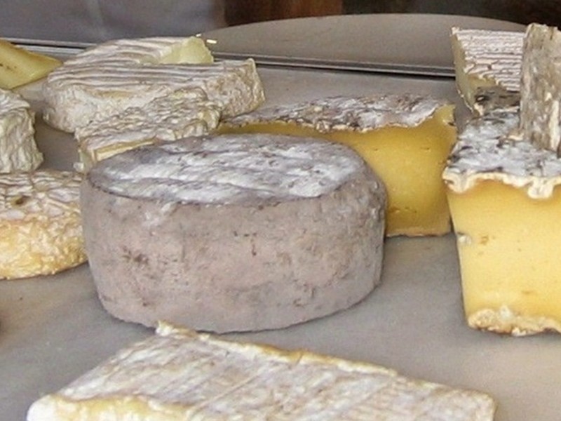 paris-cheesecart-credit-dt-si-crop